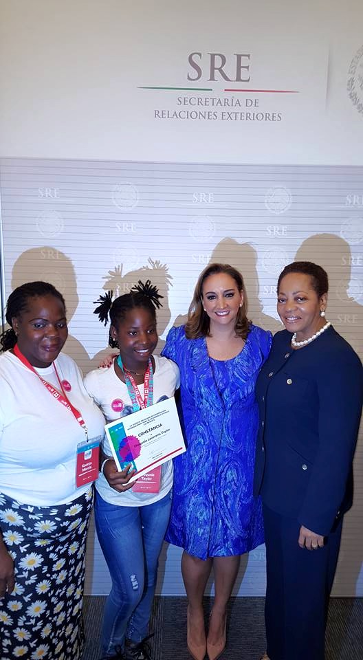 Left to right: Kaceta Morris, (Ebonique's mother); Ebonique Taylor; Mexican Foreign Secretary Claudia Ruiz Massieu; Ambassador of Jamaica in Mexico Sandra Grant Griffiths.